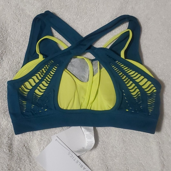 NWT Fabletics Sports Bra - Picture 2 of 5